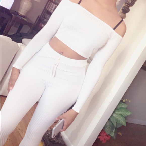 Two piece set - Picture 2 of 2